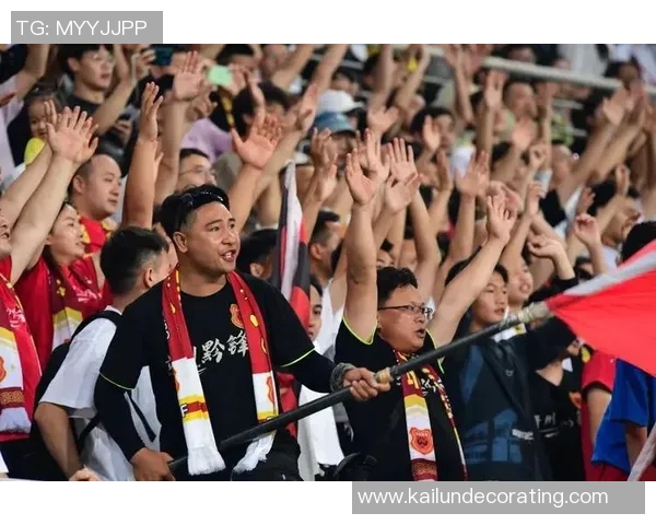 兄弟情深共追梦足球场上两位明星的传奇故事